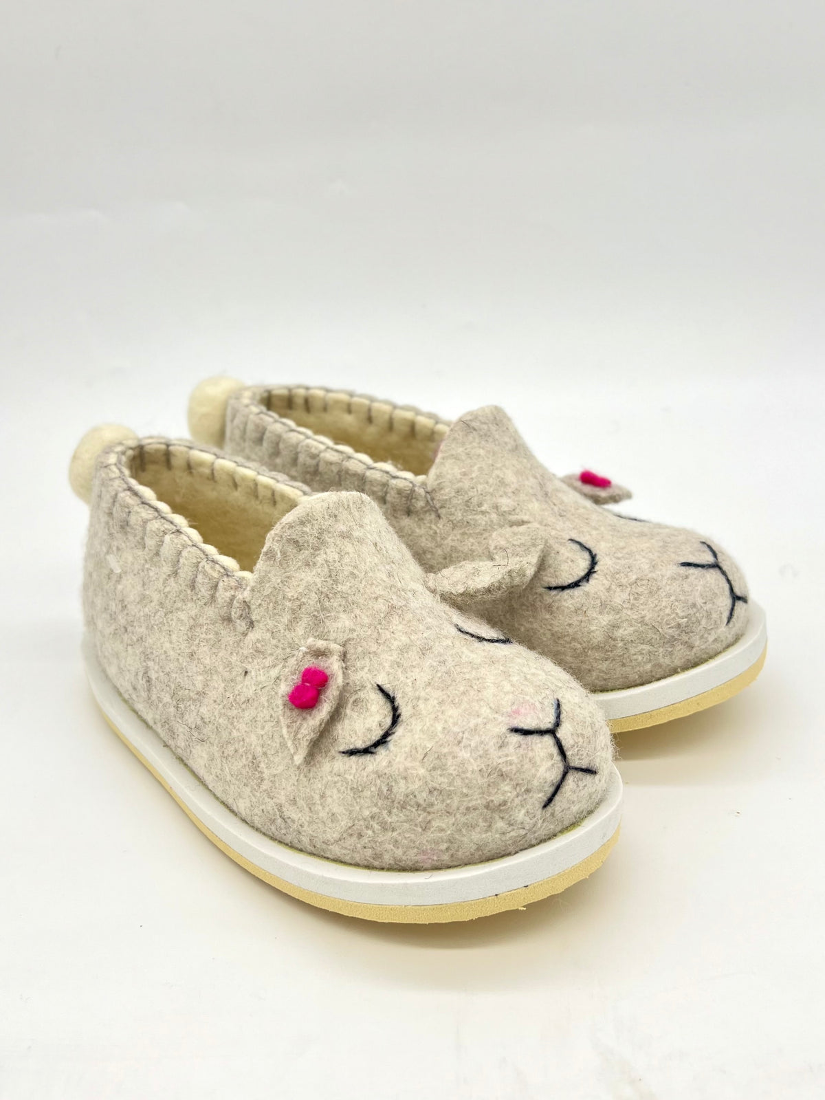Sheep felt slippers grey - pair view
